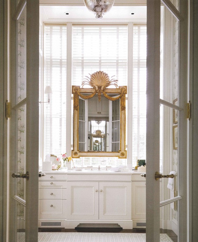 white-bathroom-via waterworks