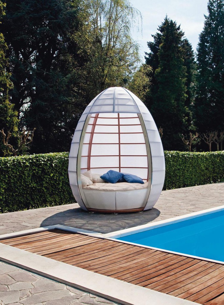 Nu-OVO-The-Eggcellent-Outdoor-Furniture-piece-1