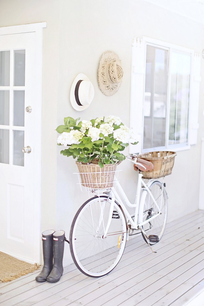 a-beach-cottage-coastal-vintage-style-white-bike-hydrangeas-abeachcottage.com-