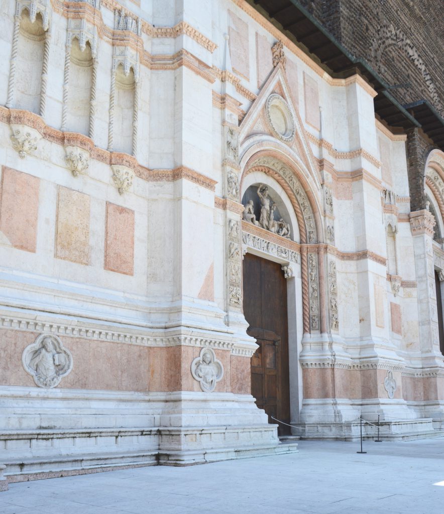 White-Cabana-Piazza-Maggiore-Bologna-2.jpg