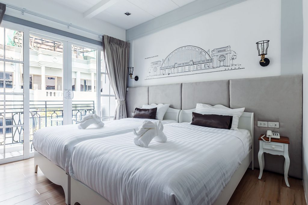 white-ivory-bed-breakfast-bangkok-thailand