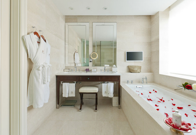 http://www.whitecabana.com/wp-content/uploads/2016/12/ritz-carlton-montreal-bathroom.png